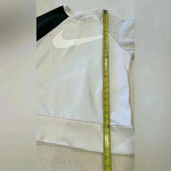 ✨Nike Dri-Fit Tri Color Swoosh Sweatshirt White/Gray Black Size Small crewneck - Picture 6 of 9